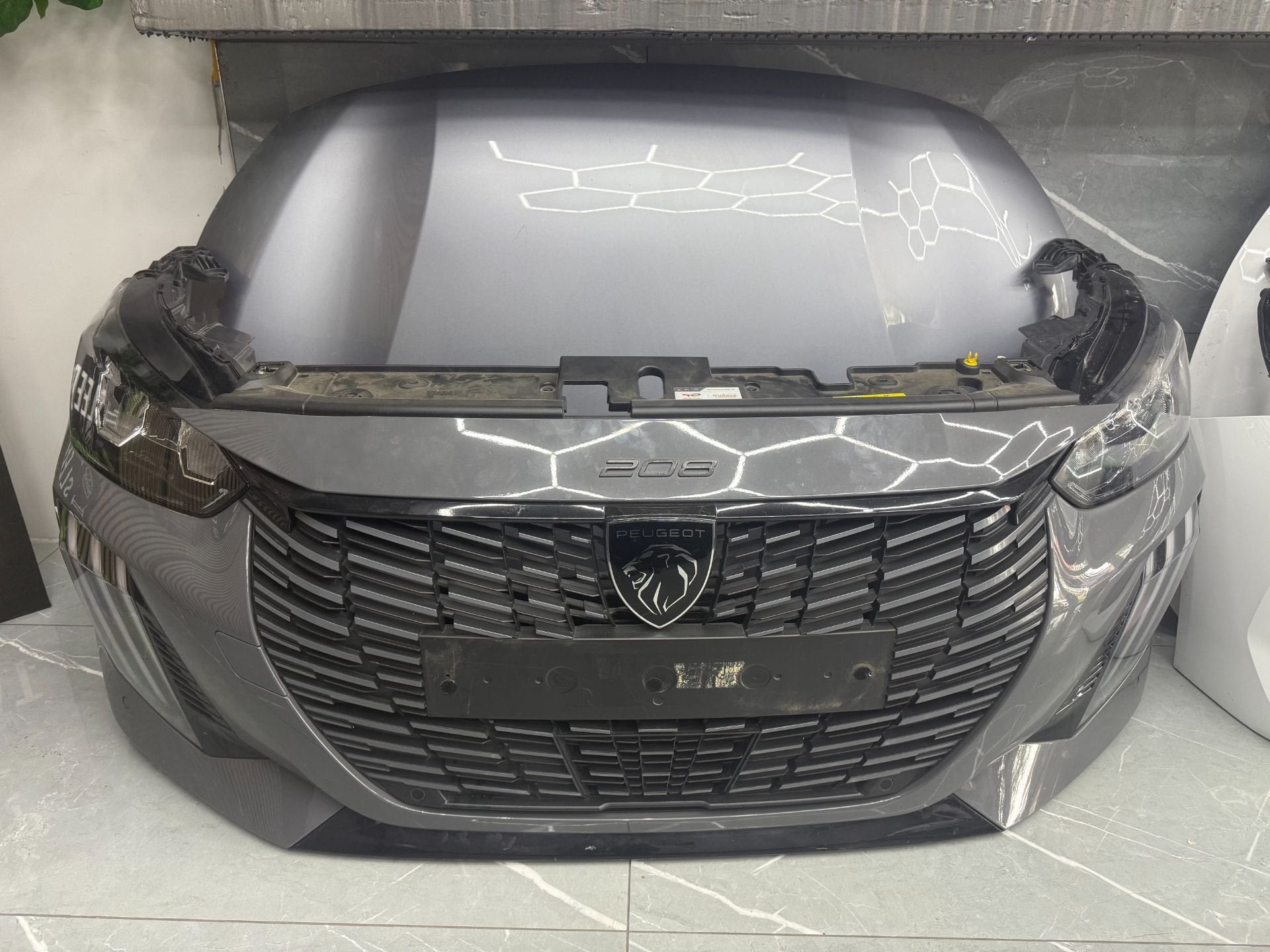 Pare-chocs avant pour Peugeot 208 (2024-2026), Taurusavenue 1
2132 LS  Hoofddorp, NL, Contact.group@renault.com, Pare-chocs, Stellantis N.V.