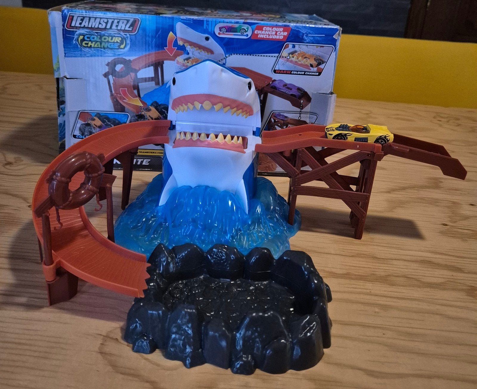 Praktisch kleine racebaan met kleurwijzigende auto, Enfants & Bébés, Enlèvement ou Envoi, Comme neuf, Circuit, Manuelle