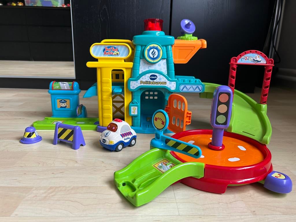 Toet toet auto’s (2sets + extra wegdelen en auto’s), Kinderen en Baby's, Speelgoed | Vtech, Ophalen