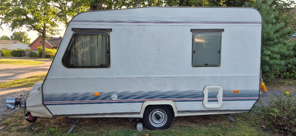 Caravane Adria Optima 400TD, Jusqu'à 4, 4 à 5 mètres, 750 - 1000 kg, Particulier