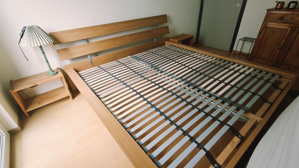 Tweepersoonsbed + lattembodem + 2 nachtkastjes, Ophalen