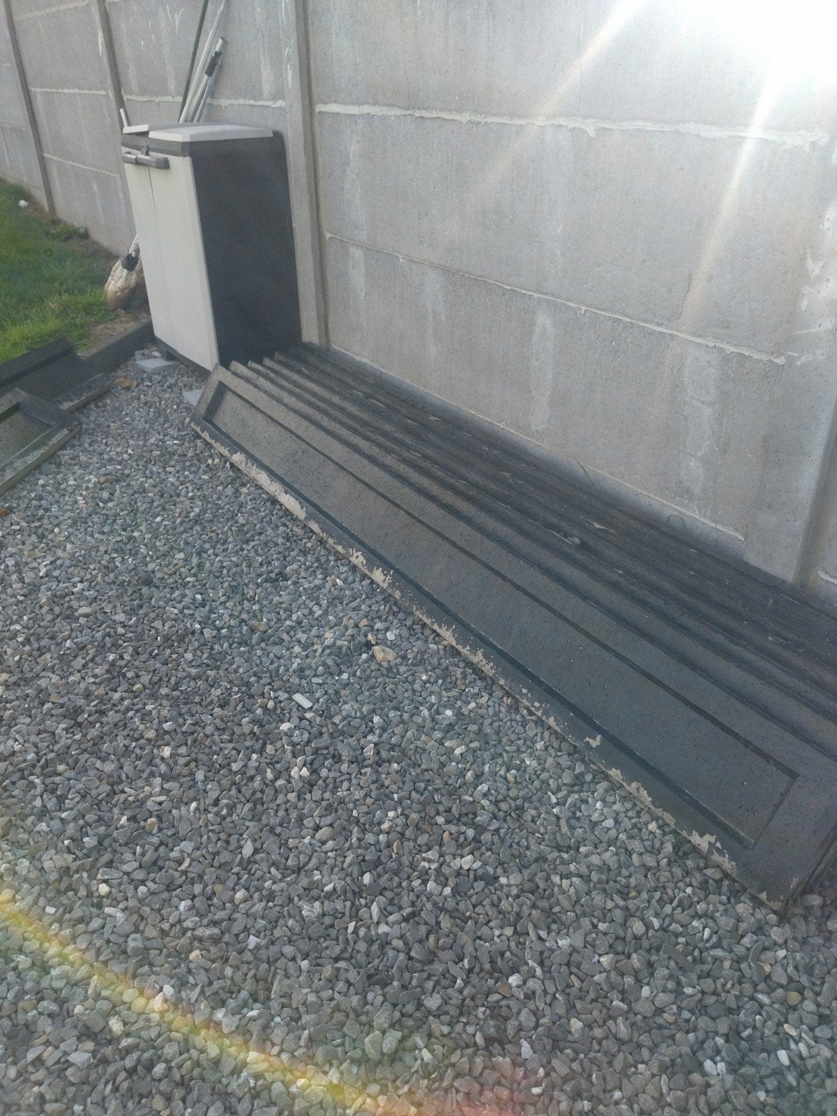 je vends 8 dalles de sous bassement (250x30x6) 20€/piéce., Enlèvement ou Envoi