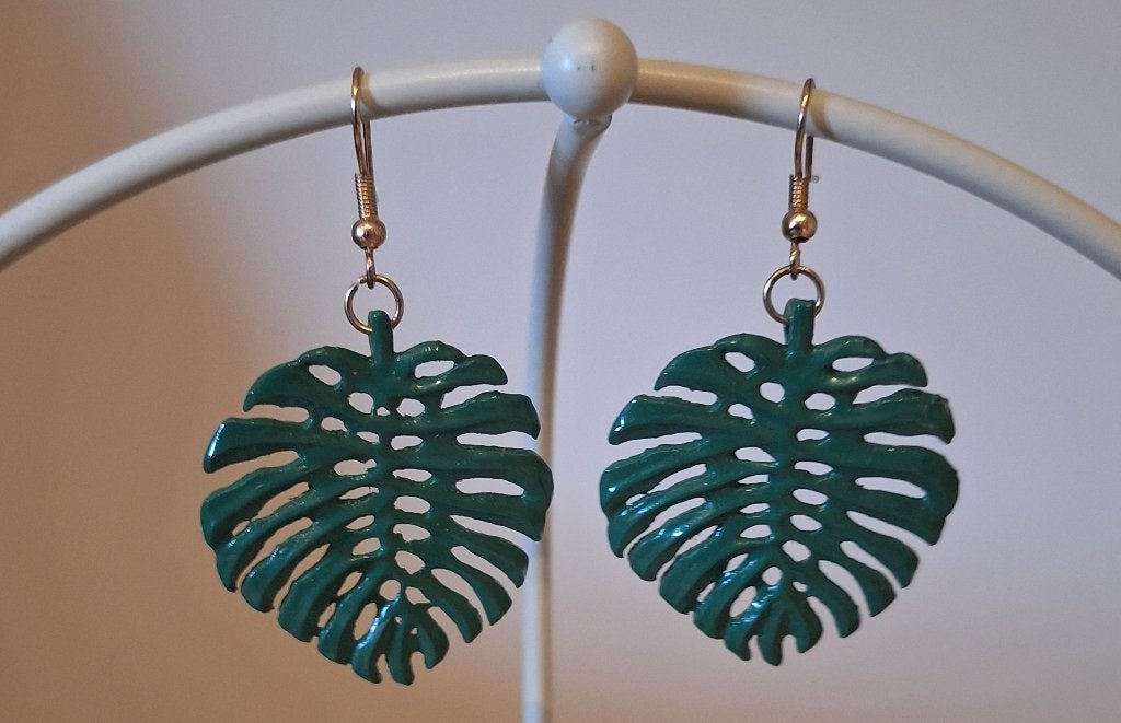 Groene monstera-bladoorbellen (oorhaakjes), NIEUW, Bijoux, Sacs & Beauté, Neuf, Enlèvement ou Envoi, Vert, Autres matériaux