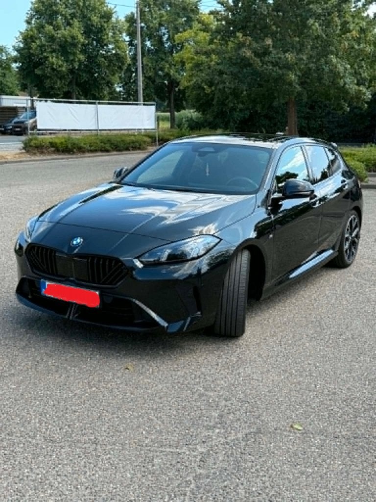 BMW 120i M Sport 2025 | 11.913 km | Zwart | Full Options, Auto's, Zwart, Zwart, Elektrisch, Particulier