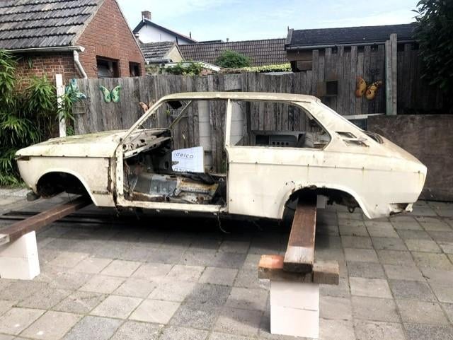 BMW 2002 Tii Touring 1972 carrosserie nue avec papiers., Autos : Pièces & Accessoires, Enlèvement, Utilisé, BMW, Capot moteur