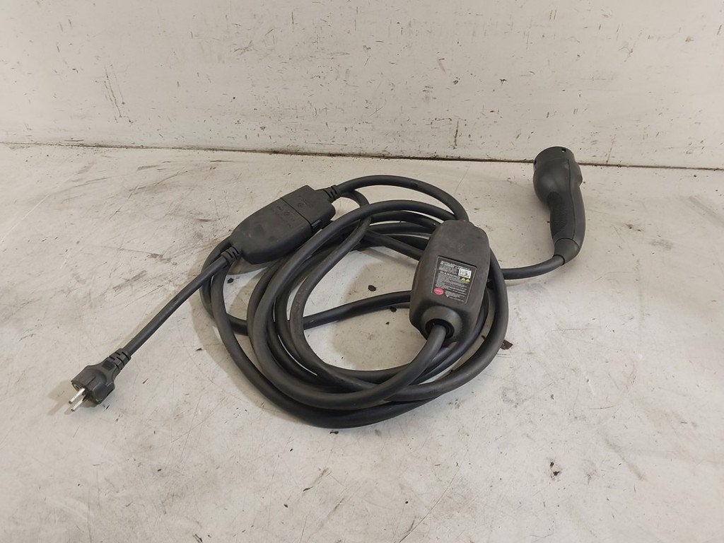 LAADKABEL Model S (|112125400G|147906800C|105822000E|), Germany_Sales@tesla.com, Gebruikt, Overige automerken, Ludwig-Prandtl-Straße 27 - 29
12526  Berlin, DE