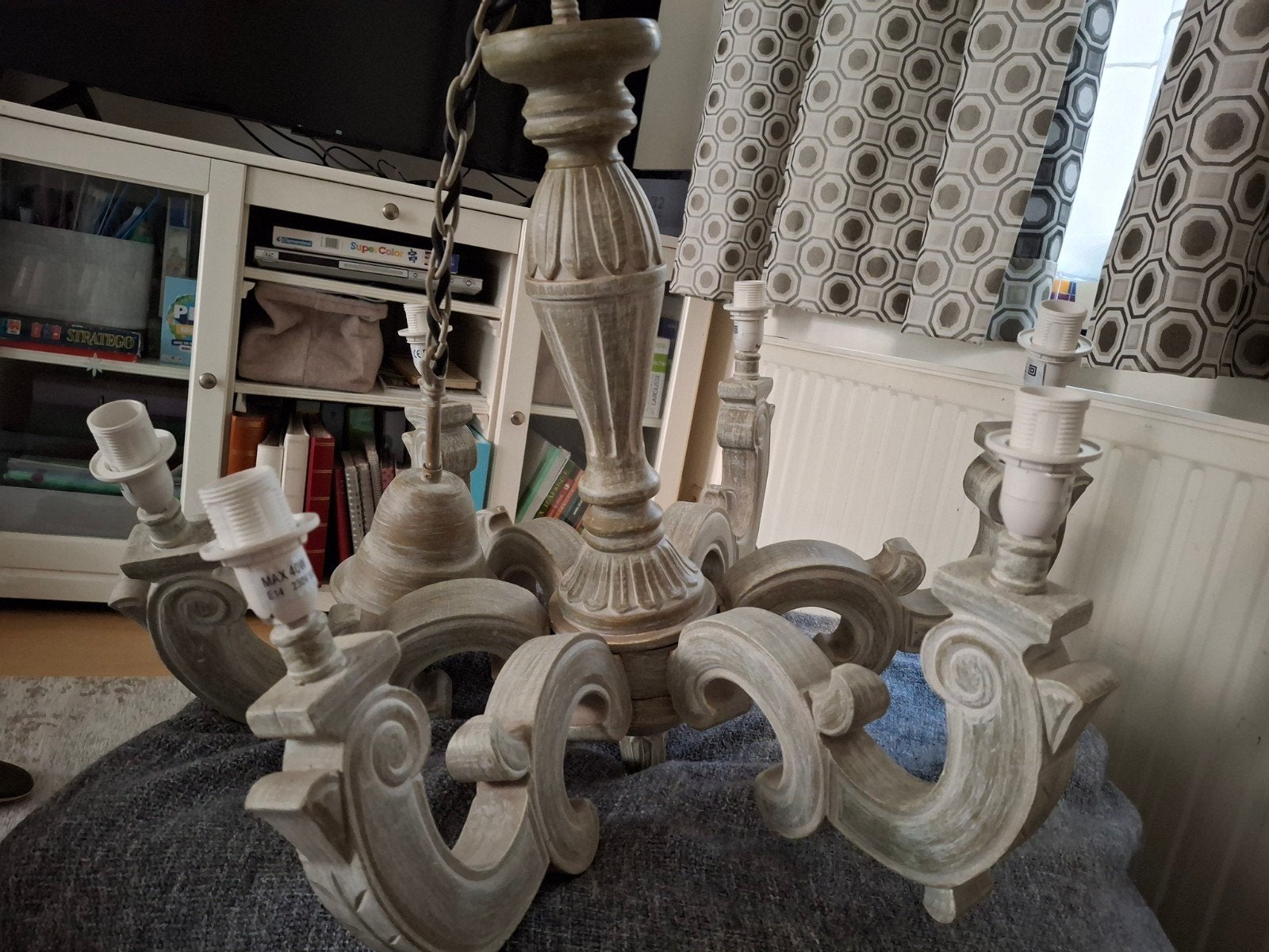 Joli lustre en bois, Enlèvement, Bois