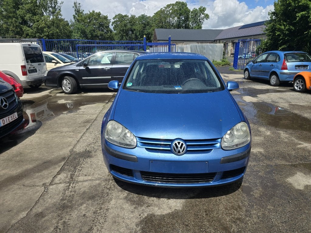 Volkswagen golf 5 1400cc essence 168000km 5ptes clim, Auto's, Stof, Blauw, Bedrijf, Handgeschakeld