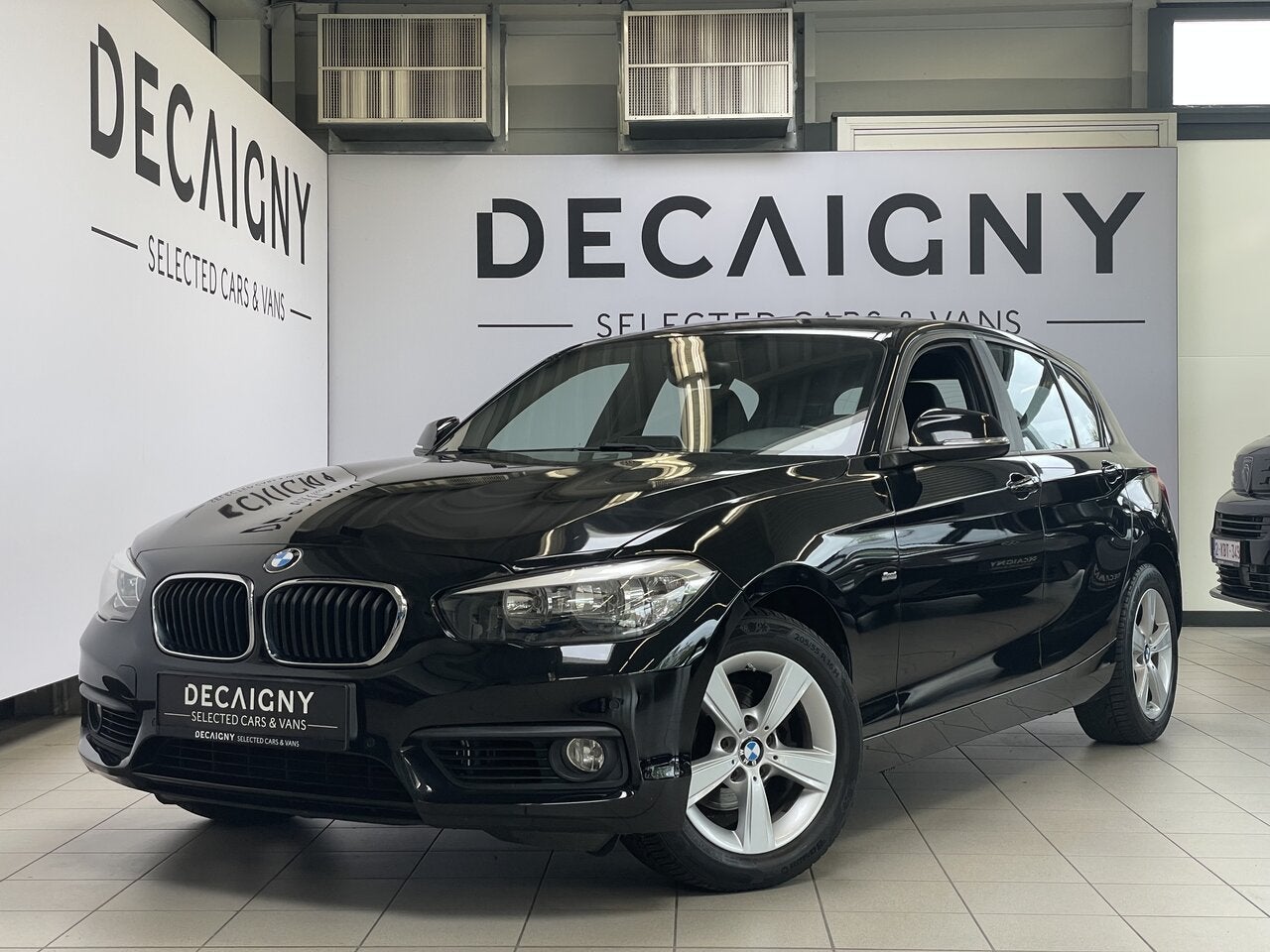 BMW 118 1.5i SportLine *Navigatie*Sensoren voor/achter, Auto's, 116 g/km, 1 Reeks, Zwart, Bedrijf