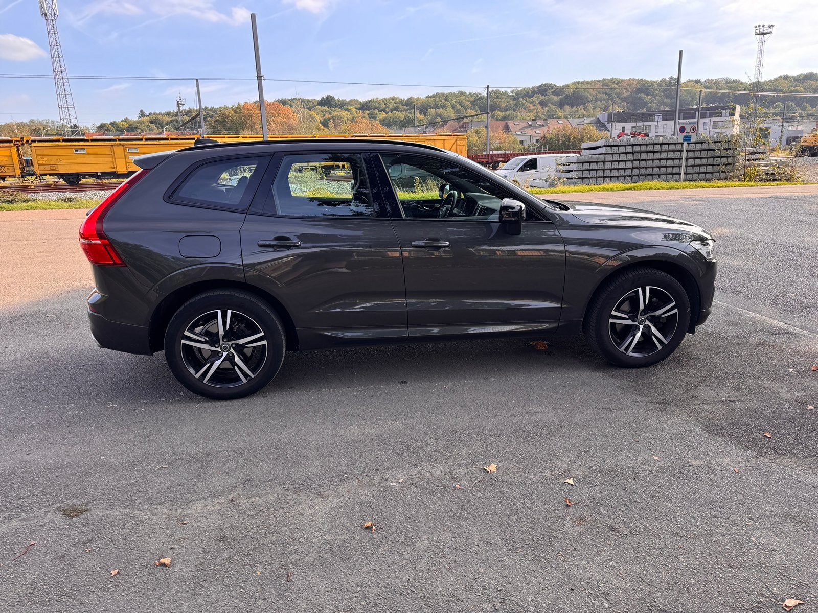 Volvo XC60 T4 R-Design  | 82.400 km | Volvo onderhouden, Autos, Cuir, Achat, Entretenue par le concessionnaire, Noir