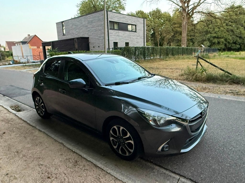 Mazda 2 Hakoné 1.5 90HP NAVI/caméra/capteurs, Autos, Mazda, Argent ou Gris, Achat, Euro 6, Noir