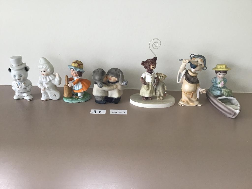 10 tal kleine beeldjes aan 2 of 3 euro per stuk, Antiek en Kunst, Ophalen of Verzenden