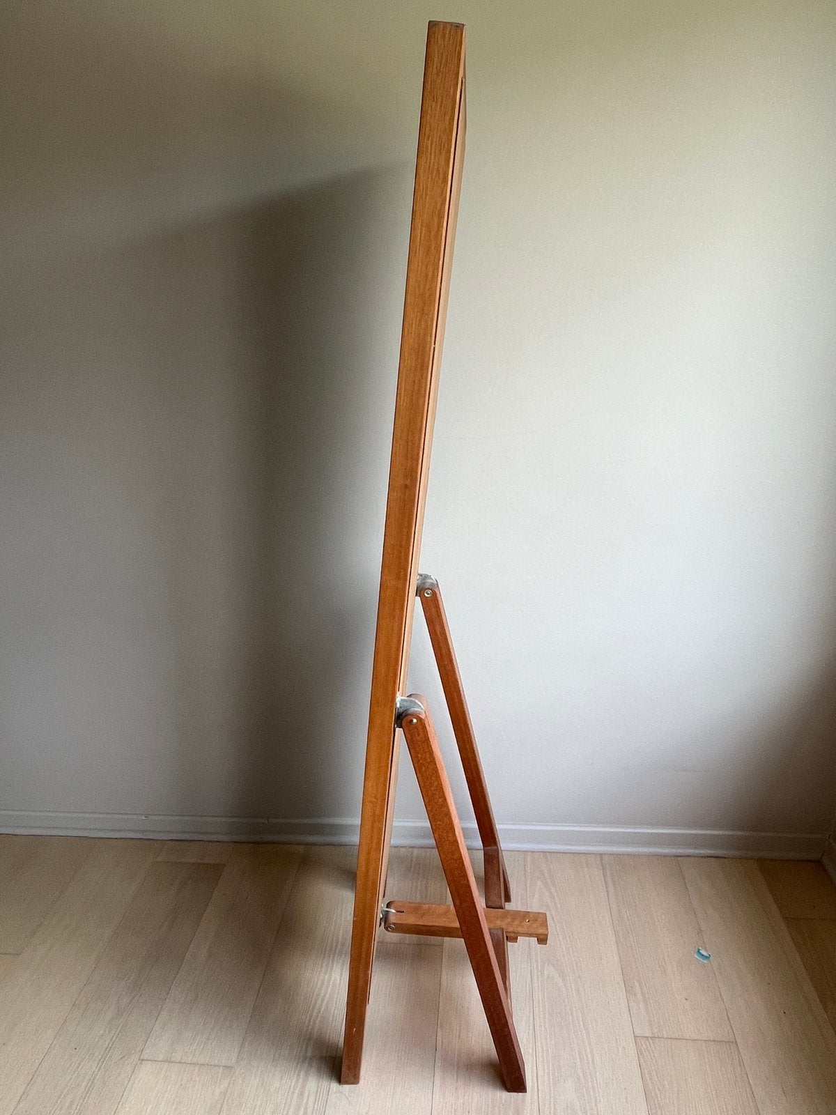 Moderne spiegel met houten structuur in perfecte staat, Huis en Inrichting, Woonaccessoires | Spiegels, Ophalen, Zo goed als nieuw