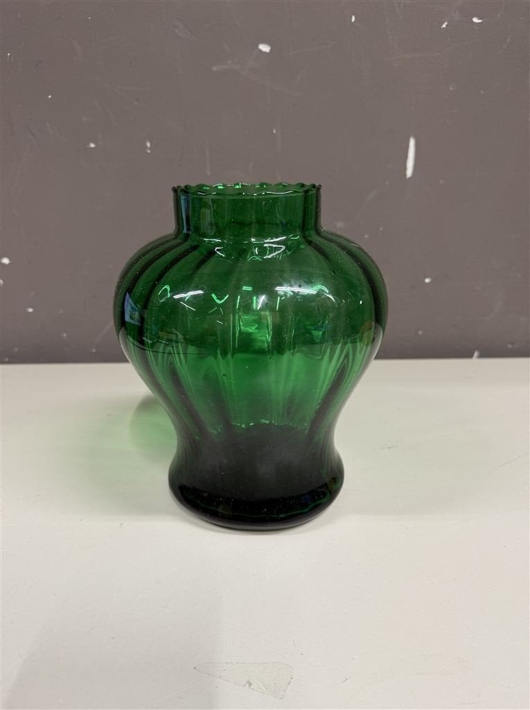groene glazen vaas Victoriaans 19 cm hoog Uitstekende staat, Ophalen of Verzenden, Zo goed als nieuw