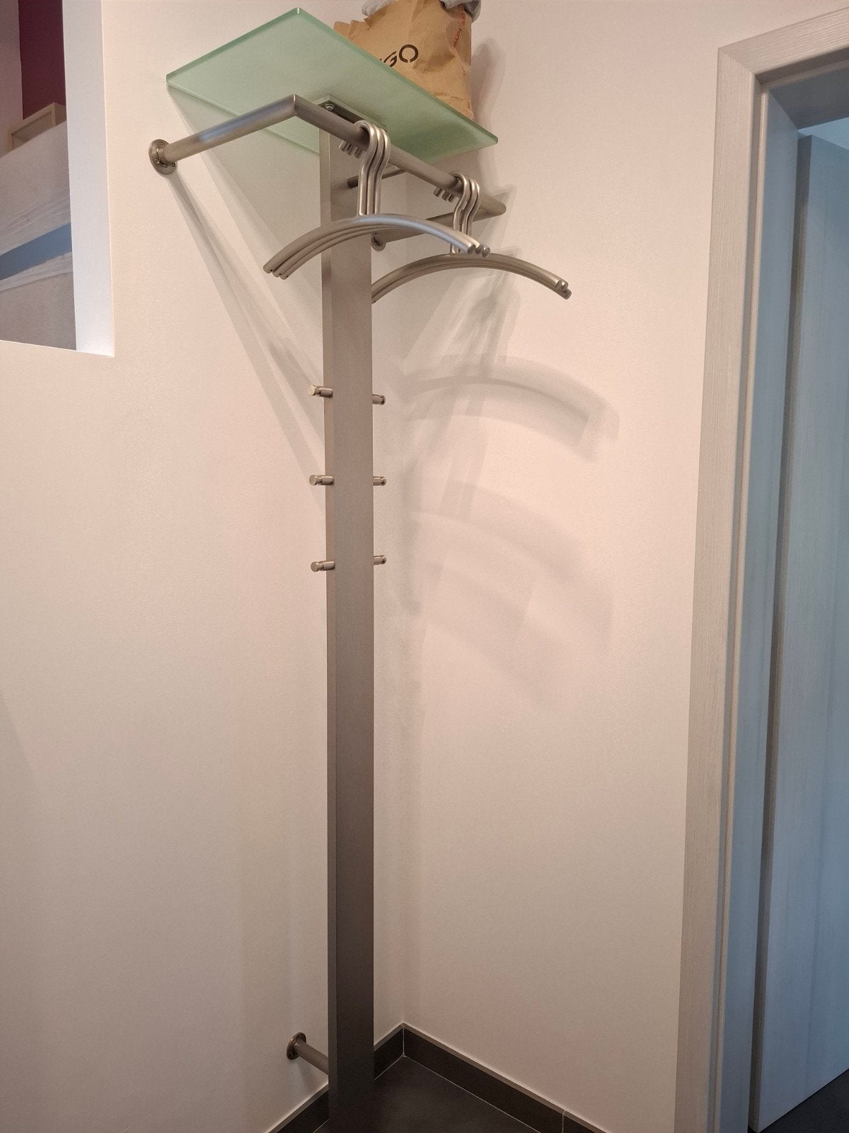 Portemanteau mural inox avec 6 cintres, Portemanteau mural, Comme neuf, Métal, 150 à 200 cm