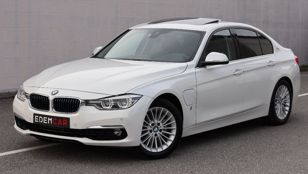Gamme de luxe BMW 3er 330e, Autos, Entreprise, Carnet d'entretien, Noir, 45 g/km