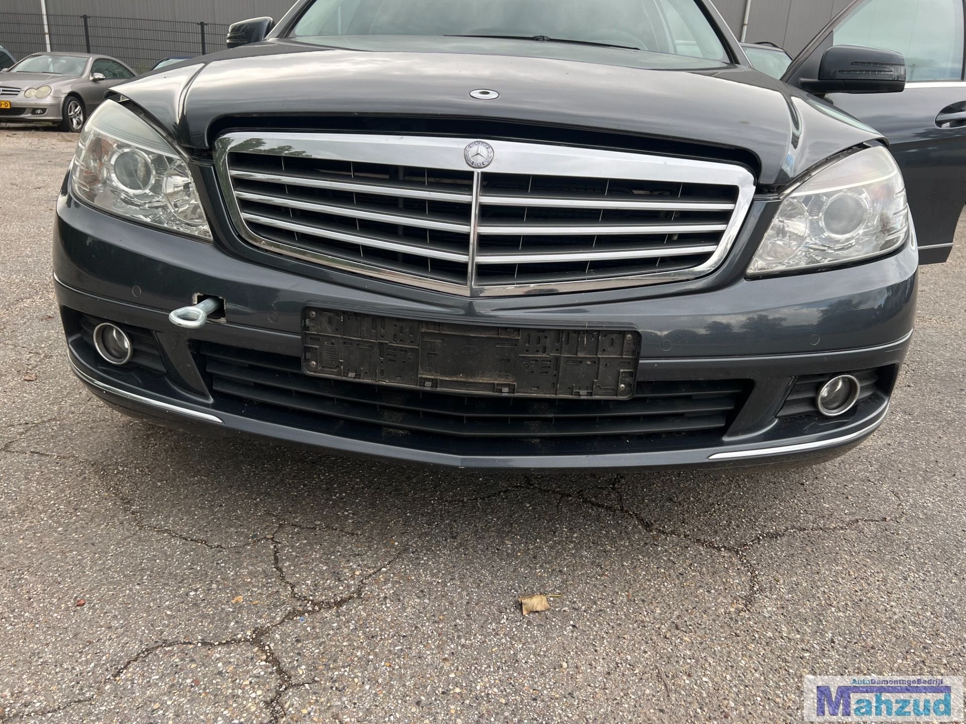 MERCEDES C KLASSE W204 S204 Grijs C755 Voorbumper 2007-2010, Gebruikt, Mercedes-Benz AG, Mercedes-Benz, Mercedesstrasse 120
70372  Stuttgart, DE