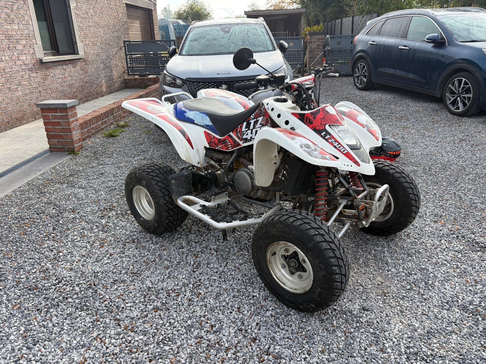 Susuki 400 ltz, Motos