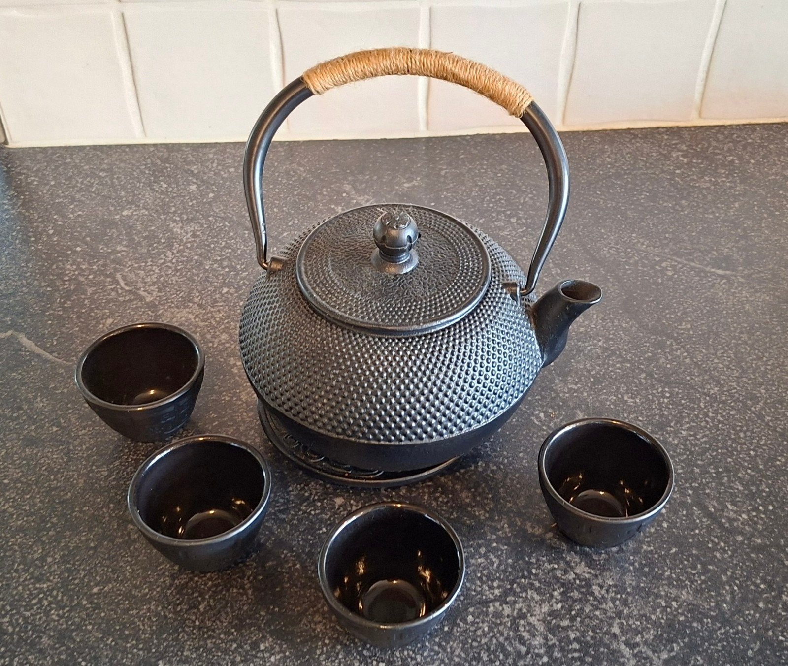 Gietijzeren theepot, Ophalen