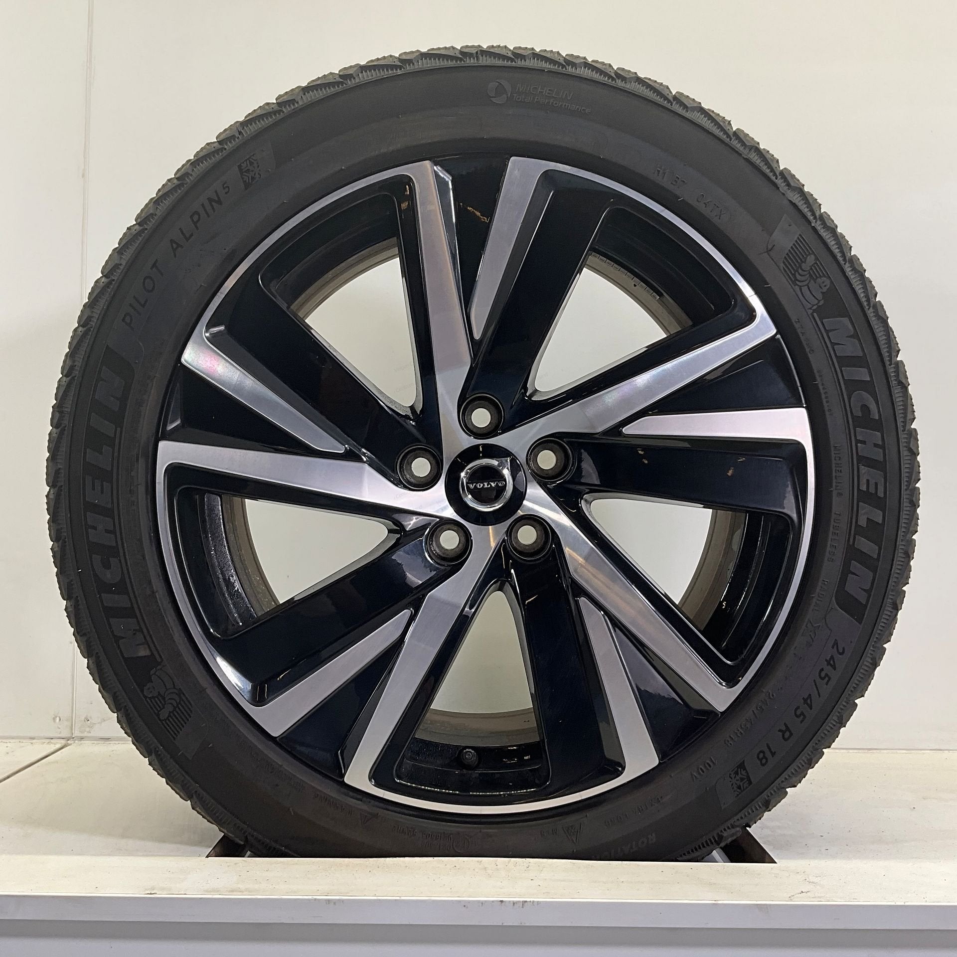VOLVO V60 S60 VELGEN SET WINTERBANDEN 18 INCH *, Autos : Pièces & Accessoires, Pneus & Jantes, Pneus et Jantes, Véhicule de tourisme