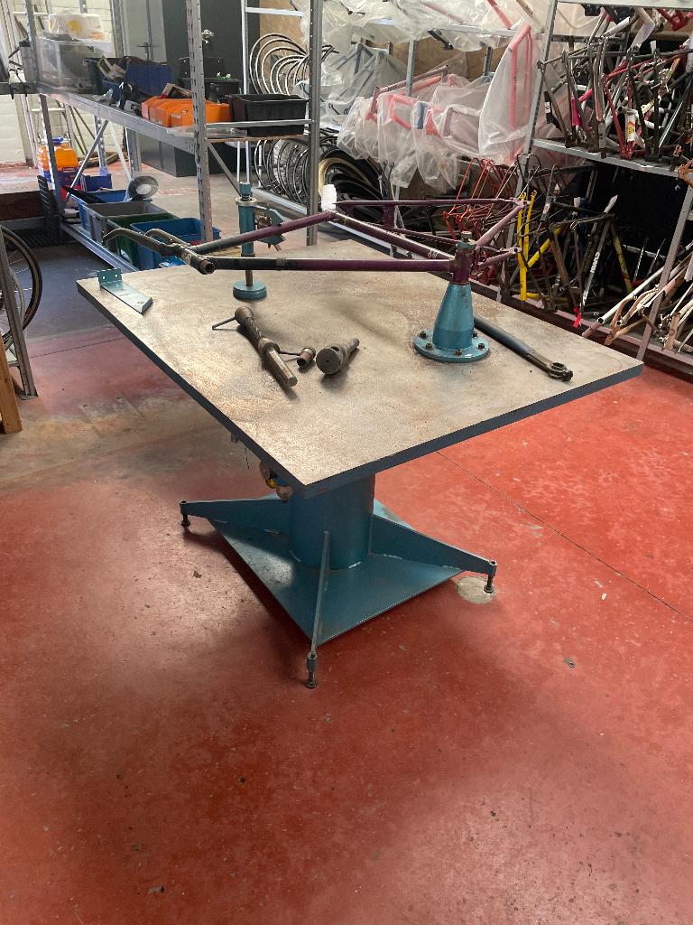Vlaktafel fiets, Fietsen en Brommers, Fietsaccessoires | Fietsgereedschap, Ophalen, Gebruikt, Framegereedschap