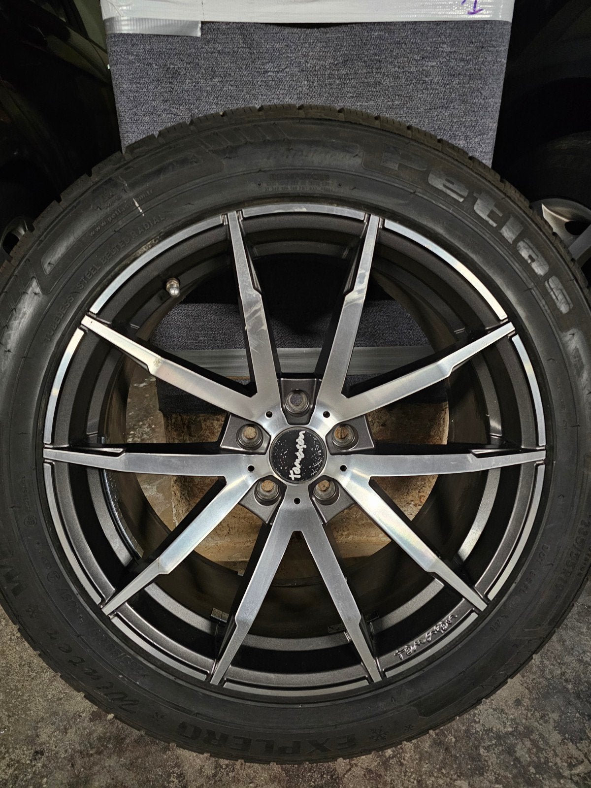 235/55/19 105V Tomason, Auto-onderdelen, Ophalen, Winterbanden, Velg(en)