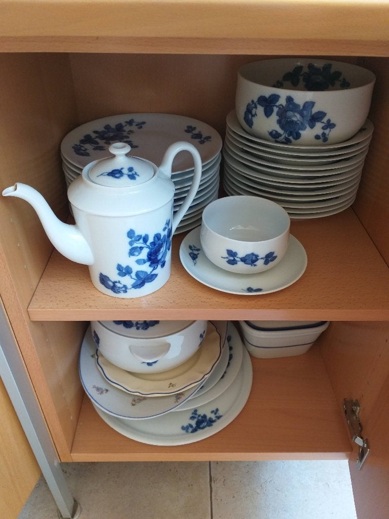 mooi bloemetjesservies, borden blauwe bloemen, Huis en Inrichting, Keuken | Servies, Ophalen, Zo goed als nieuw, Compleet servies
