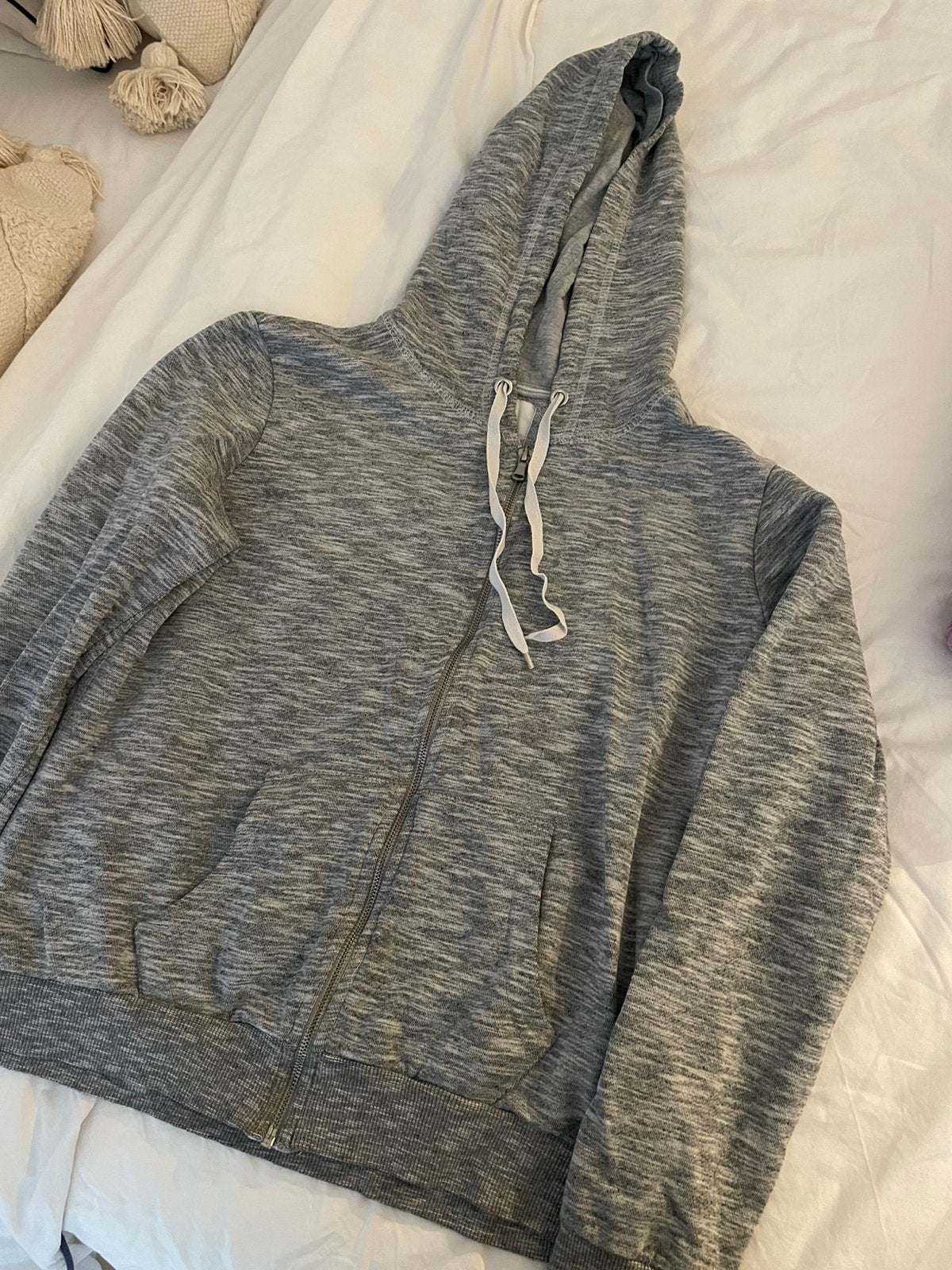 Sweatshirt gris bershka M, Enlèvement, Comme neuf