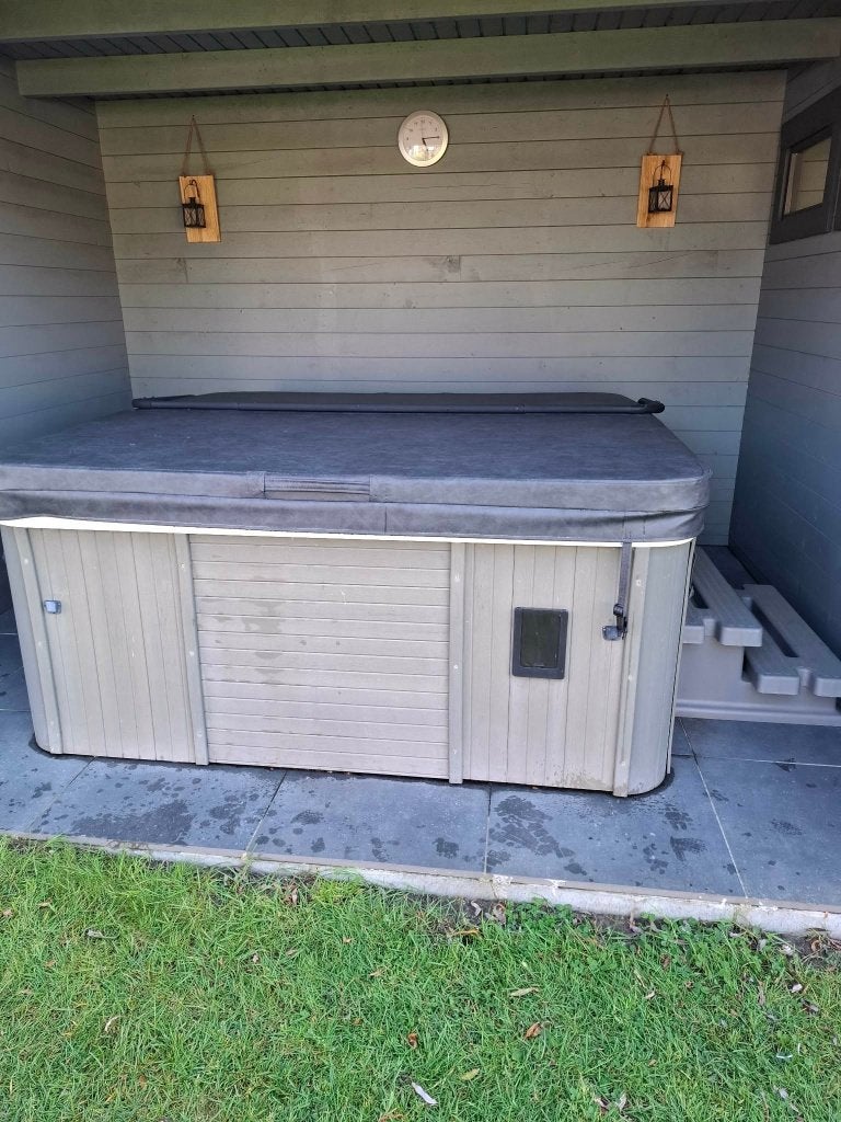 jacuzzi Milano Silver Marble/Misty Grey, Tuin en Terras, Ophalen, Gebruikt, Vast