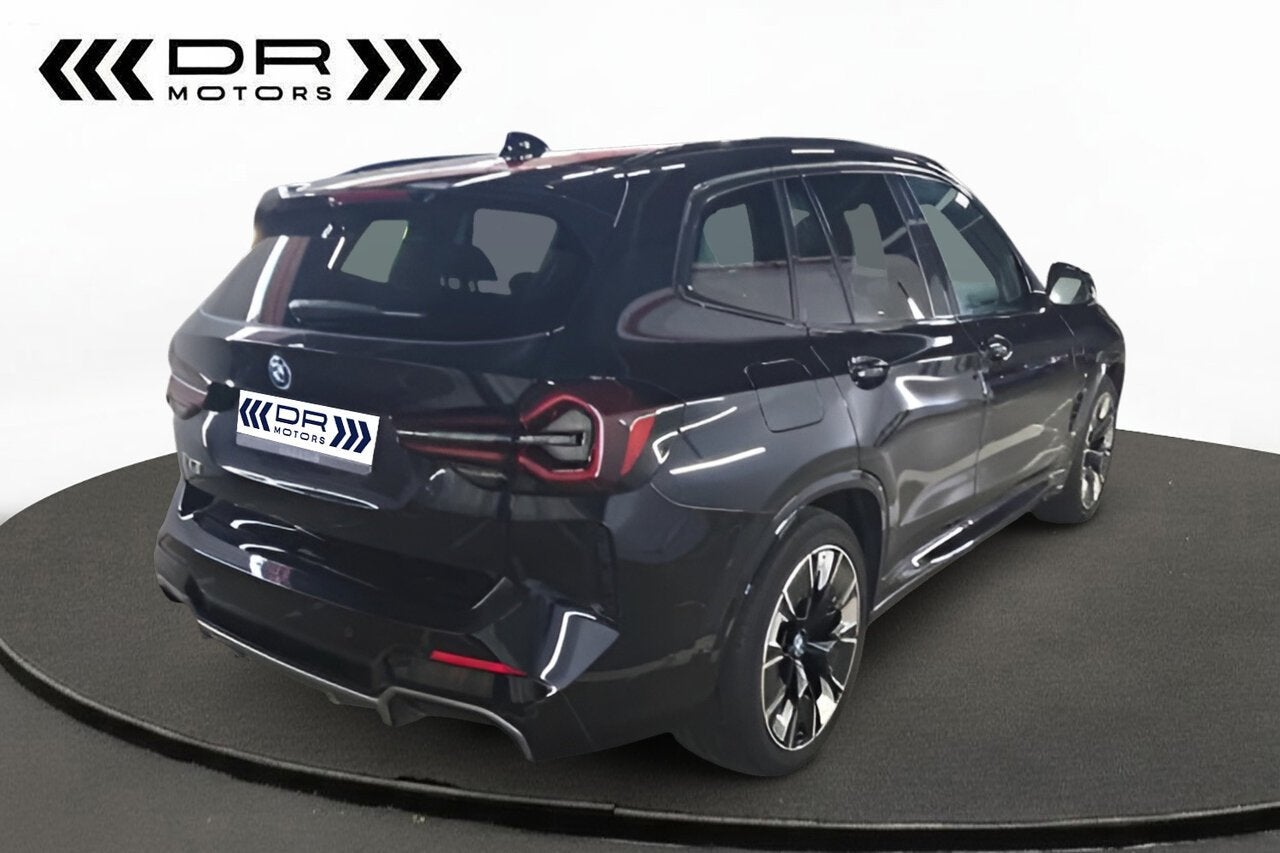 BMW iX3 M sport, Auto's, Zwart, Lederen bekleding, 5 zetels, 5 deurs