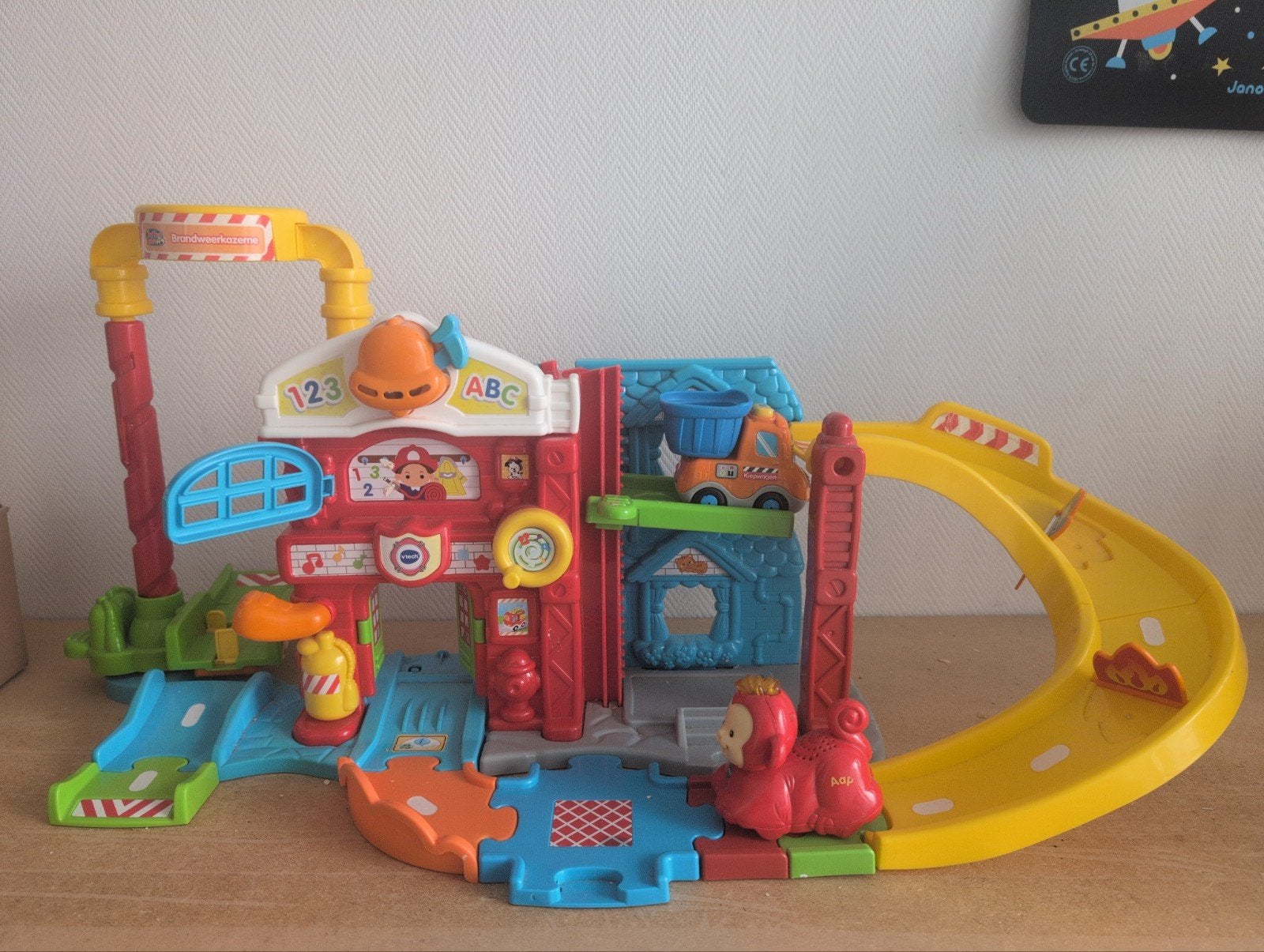 garage toet toet auto's (inclusief 2 auto's), Kinderen en Baby's, Ophalen, Gebruikt