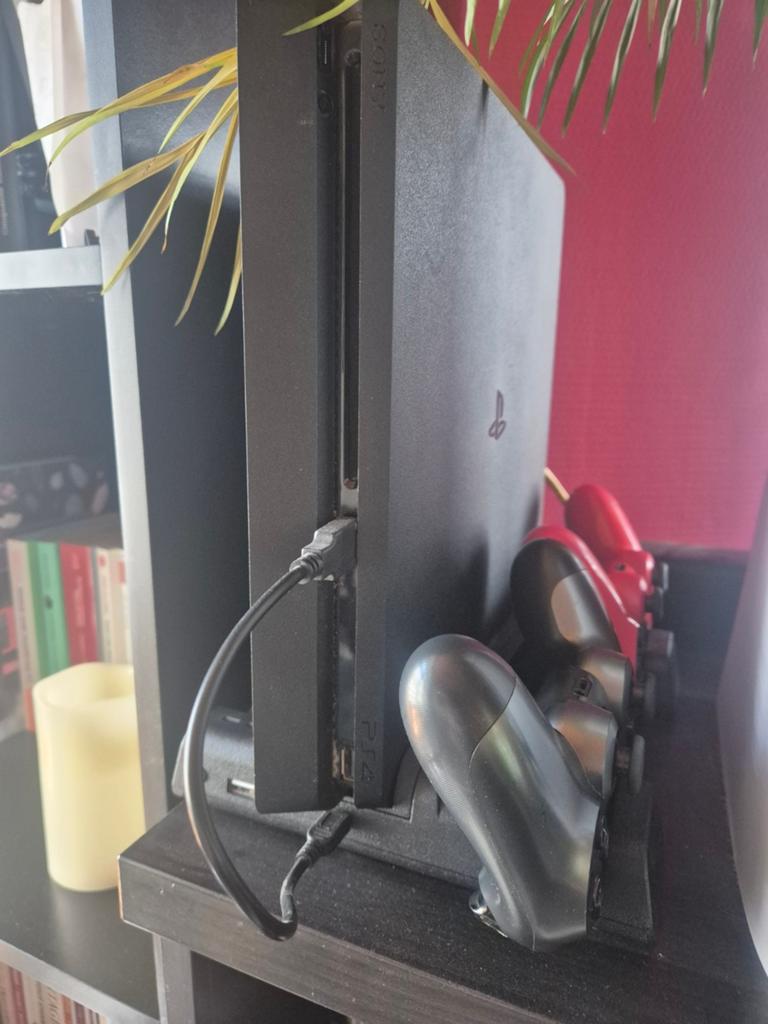 PLAYSTATION 4 AVEC STATION DE CHARGE 2 MANETTES OFFICIELLES, Games en Spelcomputers, Spelcomputers | Sony PlayStation 4, Ophalen of Verzenden