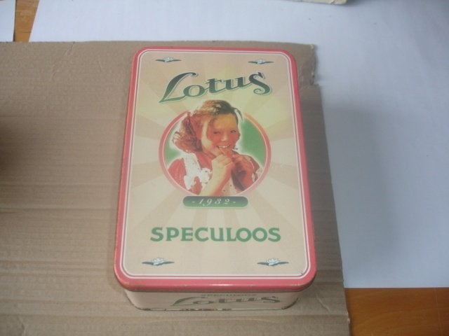 Oude blikken doos Lotus Speculoos voor € 1,00., Collections, Boîte en métal, Enlèvement ou Envoi, Utilisé, Biscuits, Autres marques