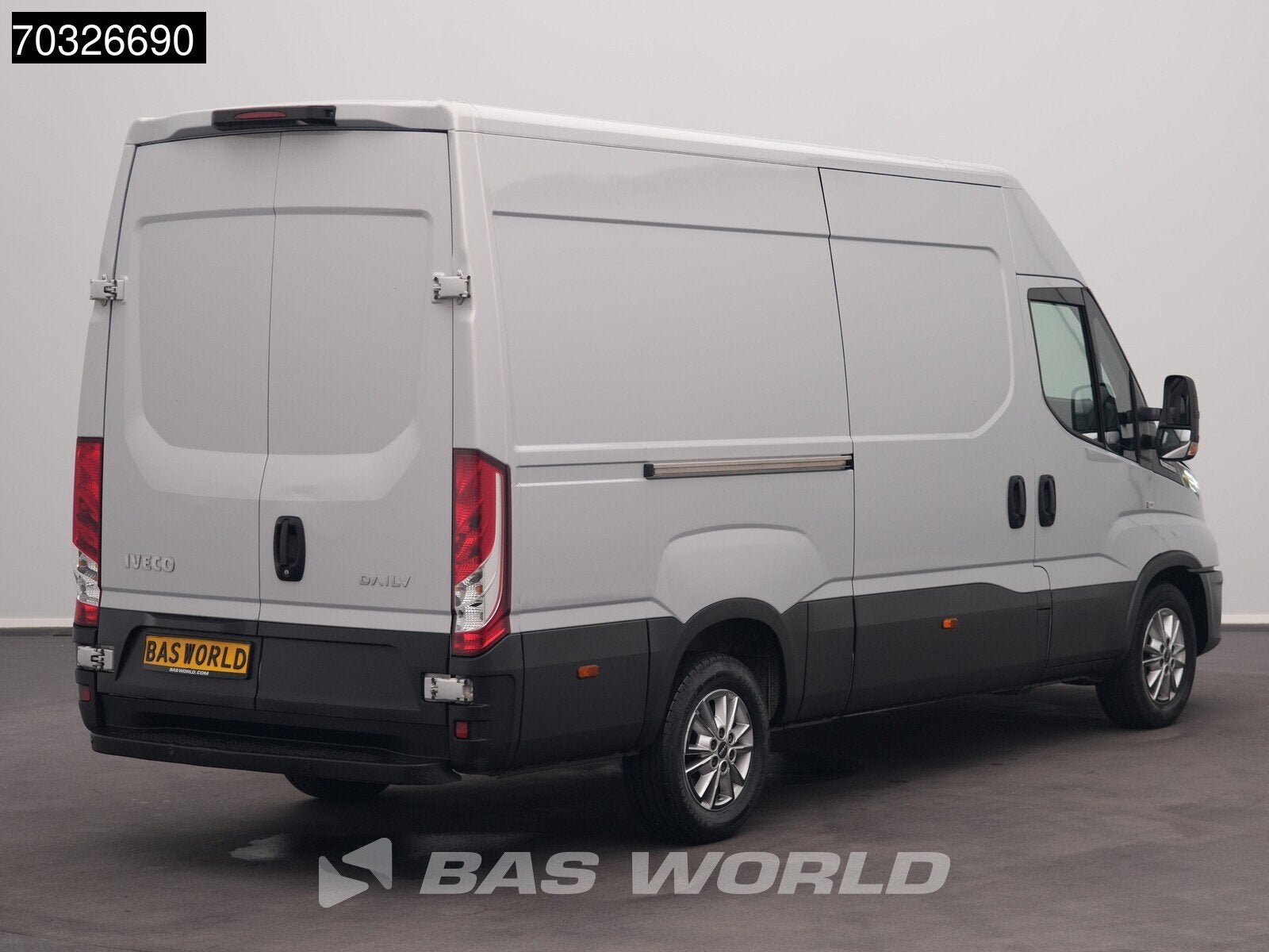 Iveco Daily 35S16 Automaat L2H2 ACC LED Navi Airco Camera Pa, Auto's, Automaat, Stof, Gebruikt, Euro 6