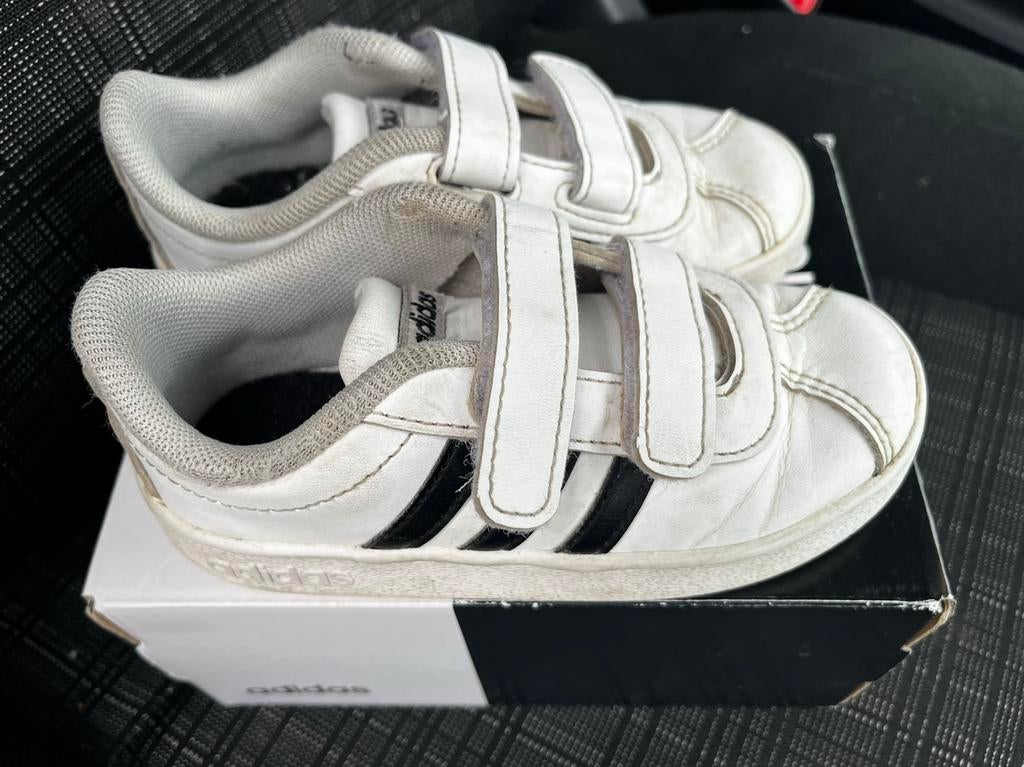 Adidas jongensschoenen wit maat 25, Gebruikt, Schoenen, Ophalen of Verzenden, Jongen