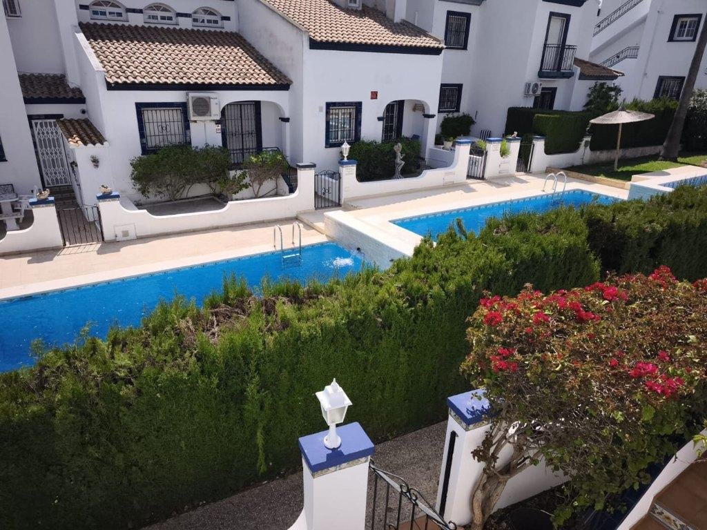 Bungalow zonder bovenburen in Villamartín, Spanje, Woonhuis, 99 m², 2 kamers