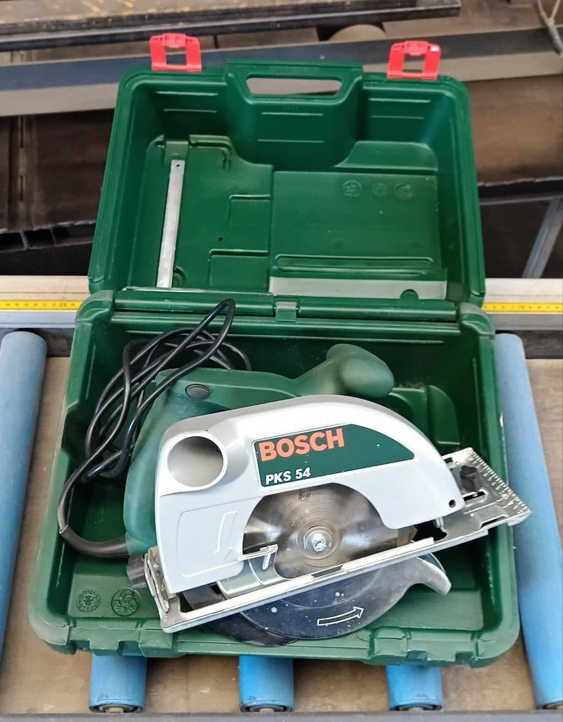 Scie circulaire Bosch, 600 à 1200 watts, Enlèvement ou Envoi, 30 à 70 mm, Comme neuf