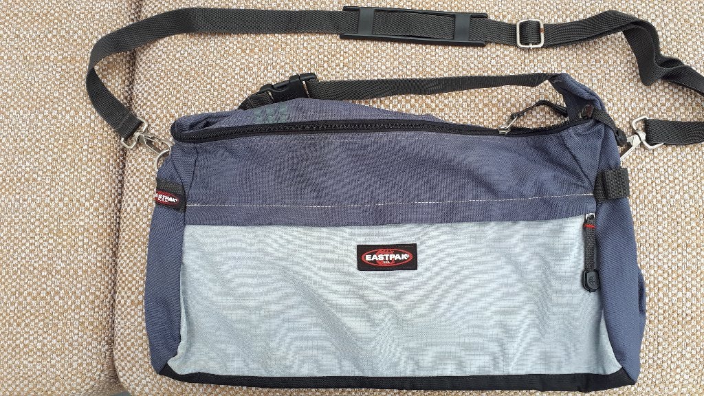 Draagtas Eastpak, Handtassen en Accessoires, Ophalen, 40 cm of meer, Zo goed als nieuw, Trekking
