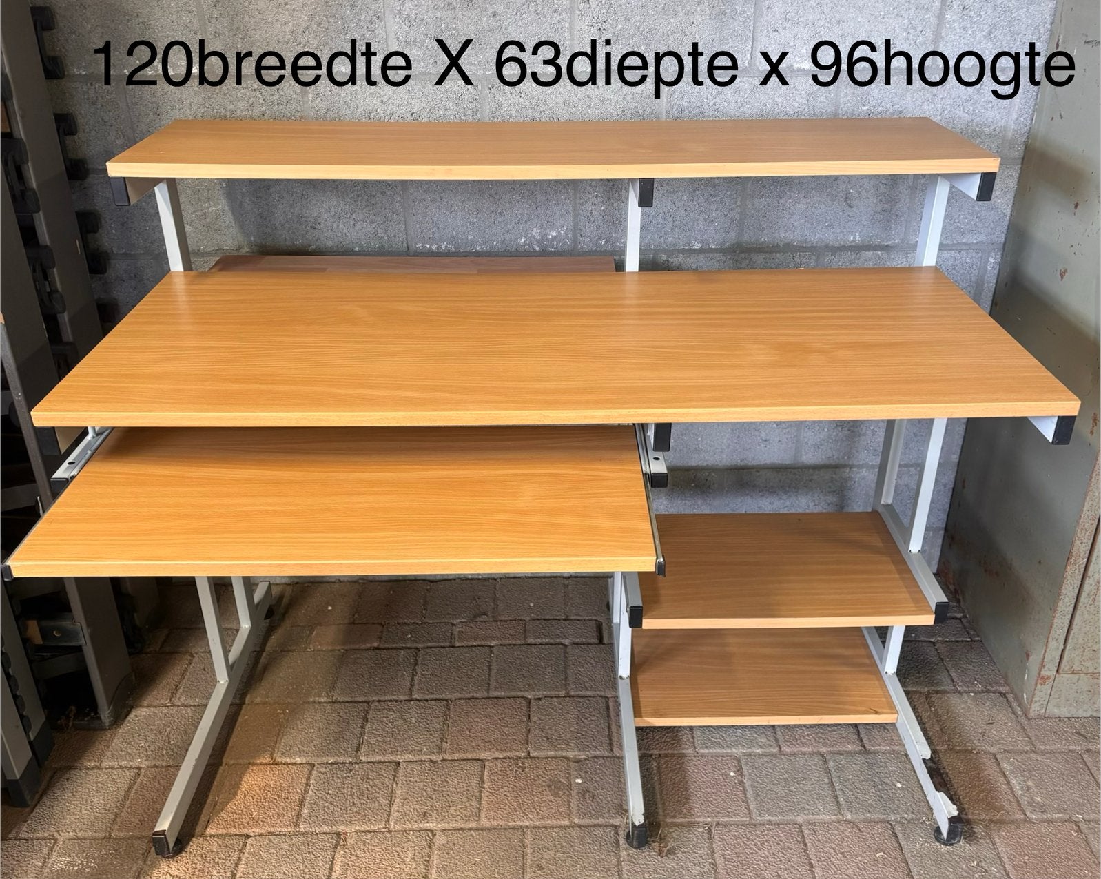 Bureau, Ophalen, Gebruikt, 120 cm, 63 cm