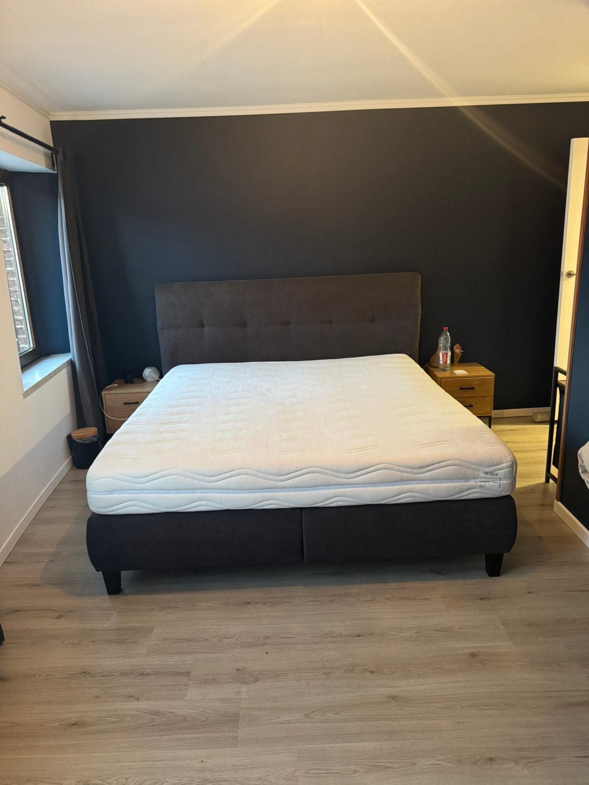 Cadre de lit avec matelas boxSprings gris foncés, Maison & Meubles, Gris, Comme neuf, Enlèvement, 180 cm
