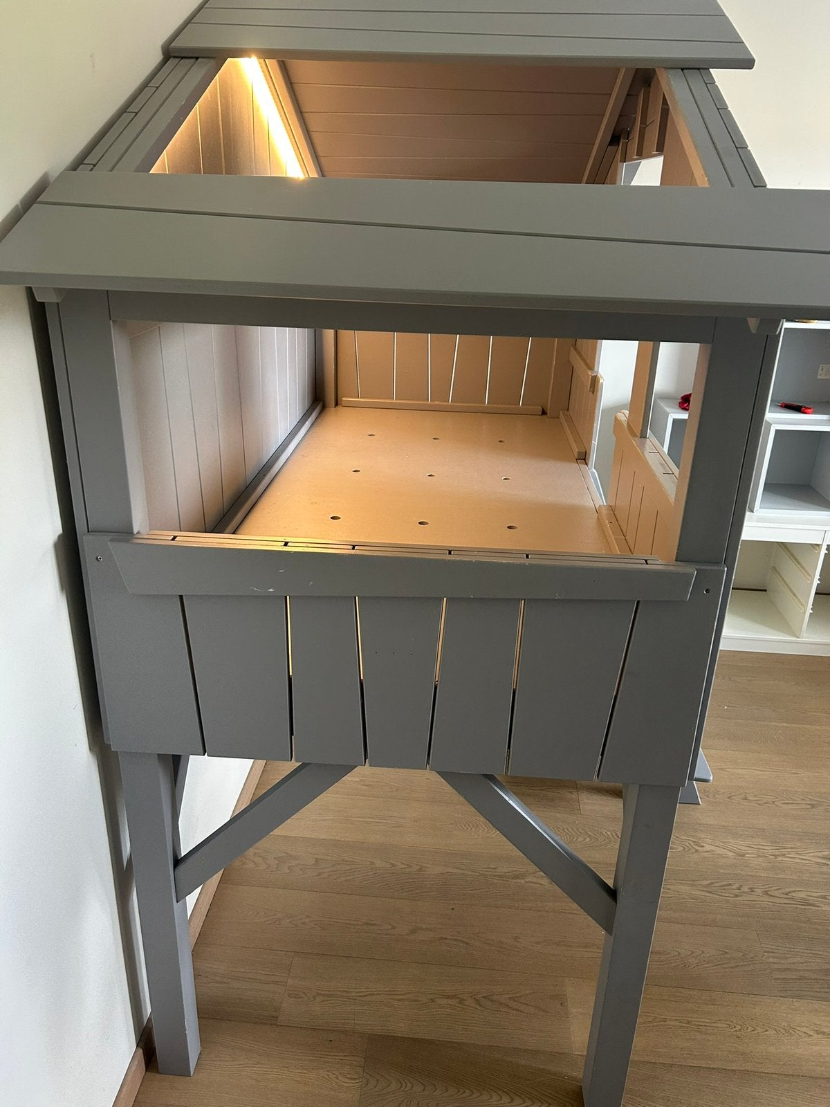 LIT CABANE EN BOIS GRIS (Mathy by Bols) Matelas inclus, Enfants & Bébés, Enlèvement, Utilisé, Garçon ou Fille