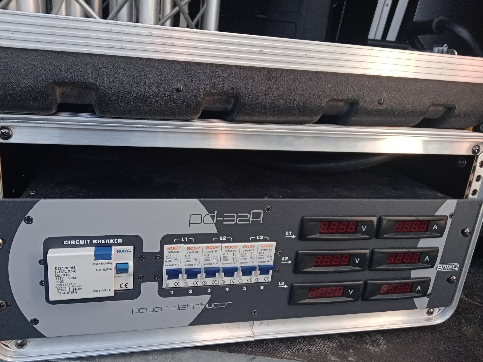 stroomverdeler, Ophalen, Zo goed als nieuw, Flightcase