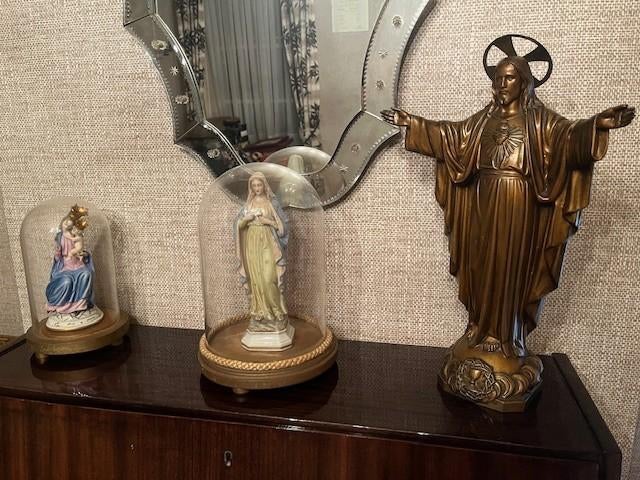 Statues religieuses et crucifix, Enlèvement