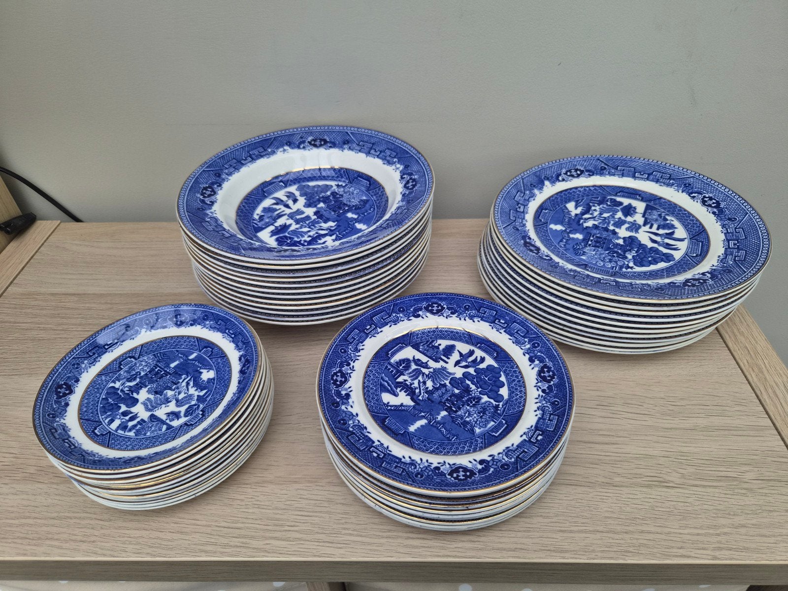 uitgevrejd Engels Victoria Porcelain Willow servies, Ophalen, Blauw