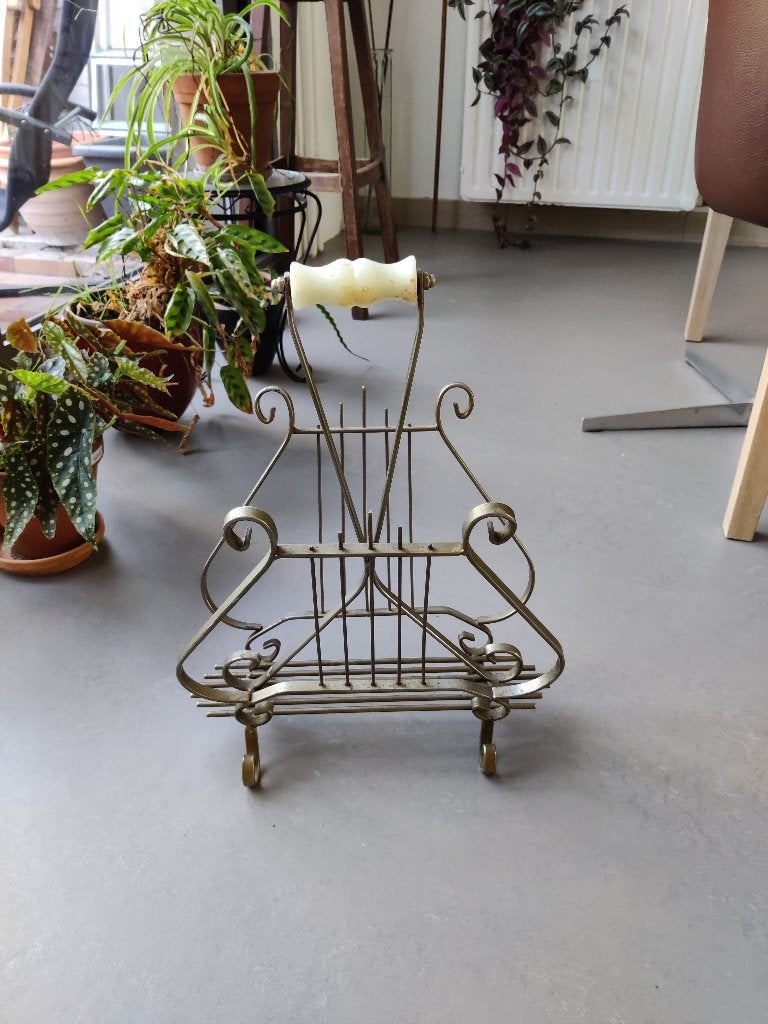 krantenhouder, Huis en Inrichting, Woonaccessoires | Krantenbakken en Lectuurbakken, Ophalen, Met handvat, Gebruikt, Metaal