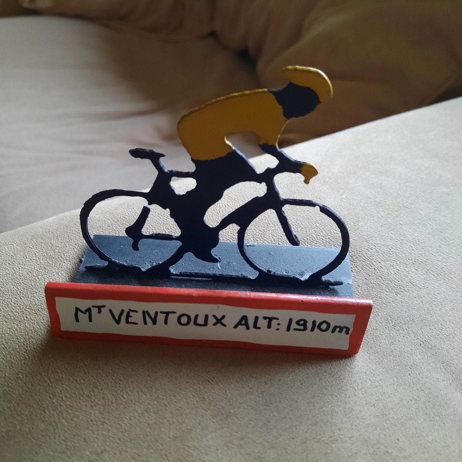 Mont Ventoux ( ijzeren fietser gele trui ) . 9 cm , H 8 cm ., Enlèvement ou Envoi