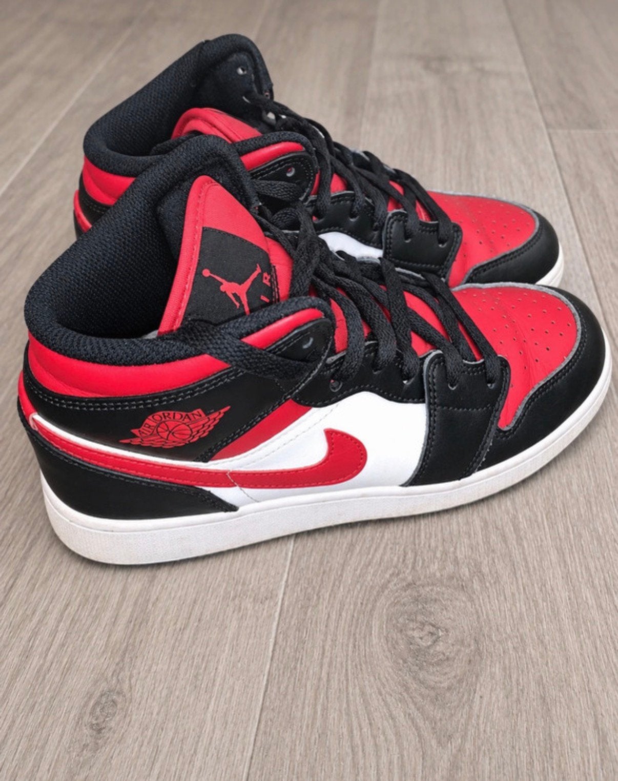 Nike Air Jordan 1 rood, Ophalen of Verzenden, Zo goed als nieuw, Schoenen