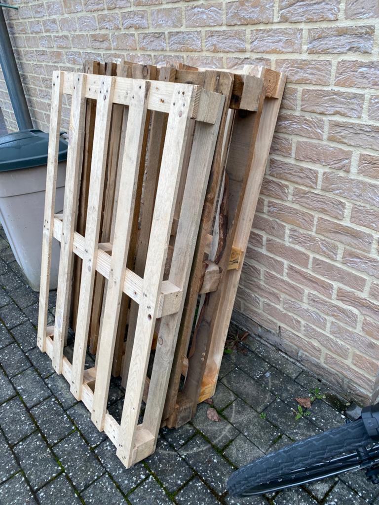 Houten paletten gratis af te halen, Ophalen, Zo goed als nieuw