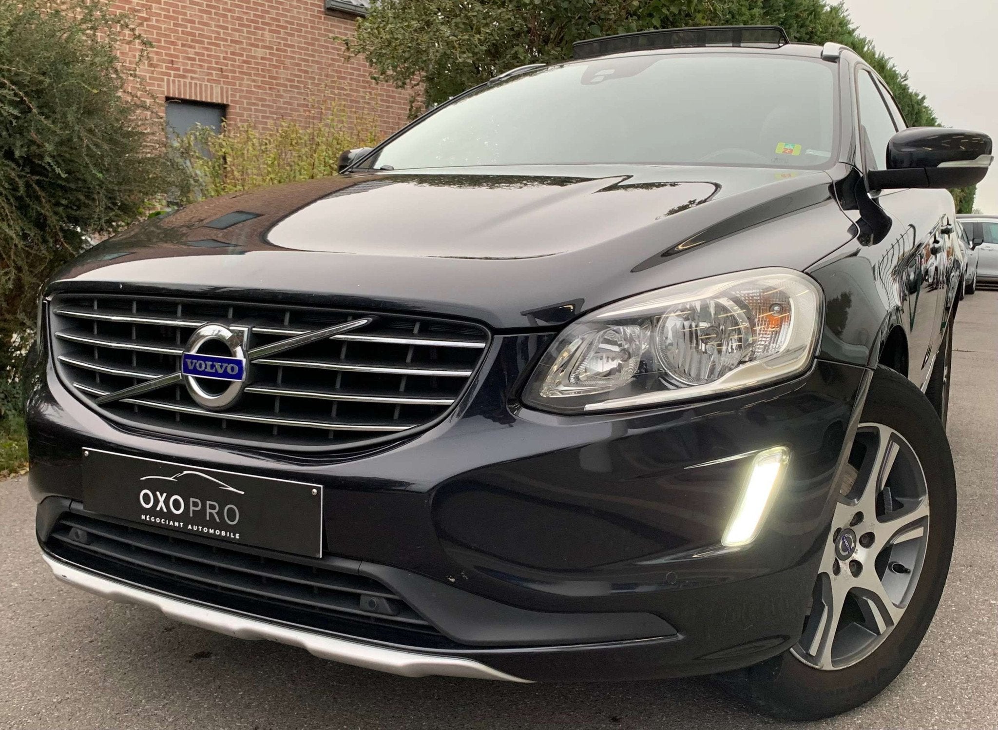 Volvo XC60 2.0 D3 Summum 136CV / FaceLift / Toit Pano / Cuir, Auto's, Euro 5, Gebruikt, 1984 cc, 136 pk