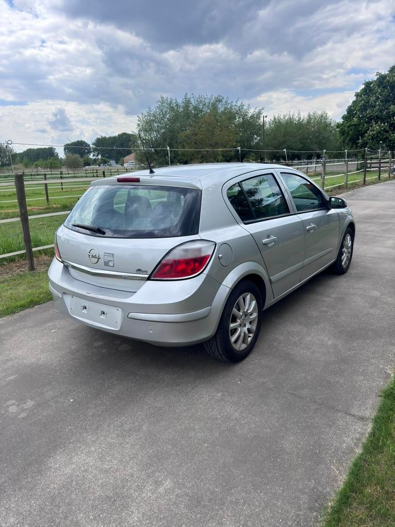 Opel Astra 1.6 benzine met keuring voor verkoop 1950 euro, Voorwielaandrijving, Testrit aan huis, Stof, Zwart